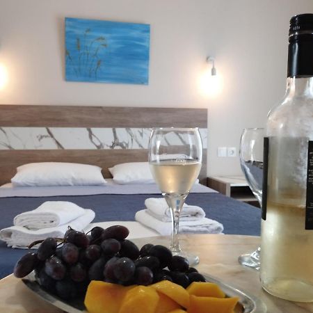 La Mer Rooms Peraia Esterno foto